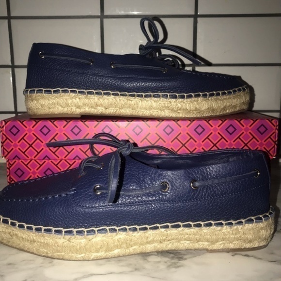 New Tory Burch Navy Blue Sea Skipper Boat Shoes - Picture 3 of 6
